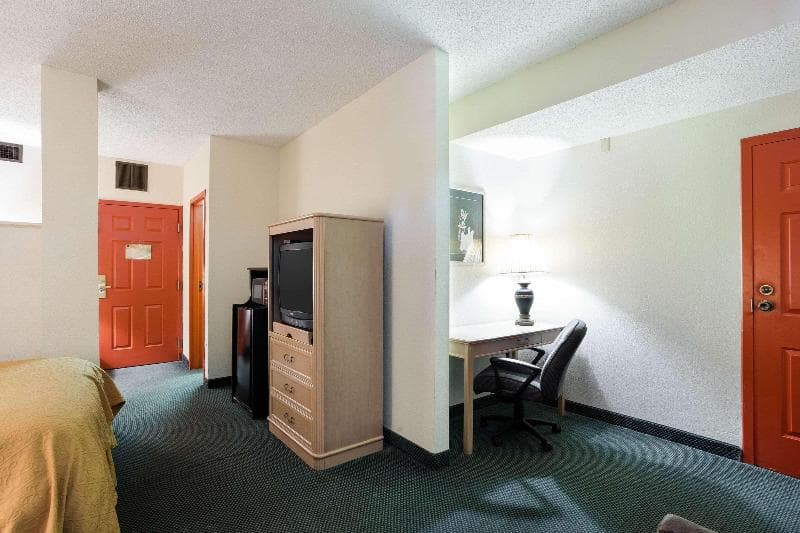 Quality Inn & Suites 2