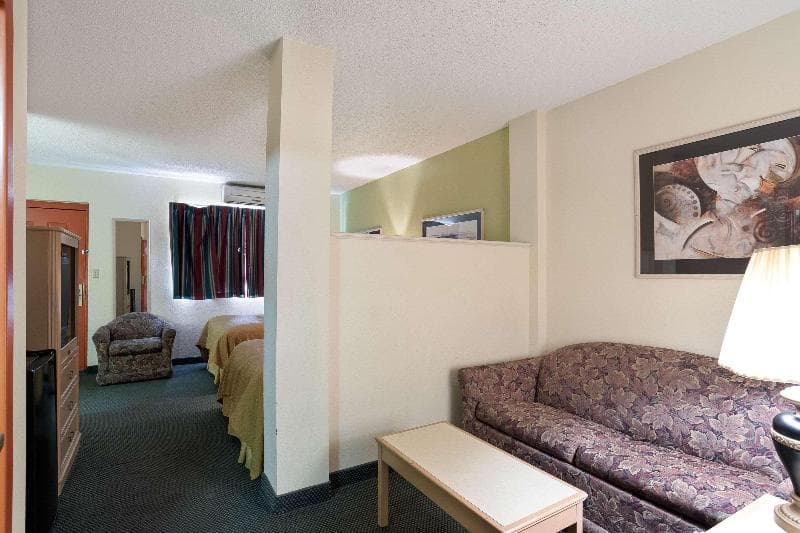 Quality Inn & Suites 4