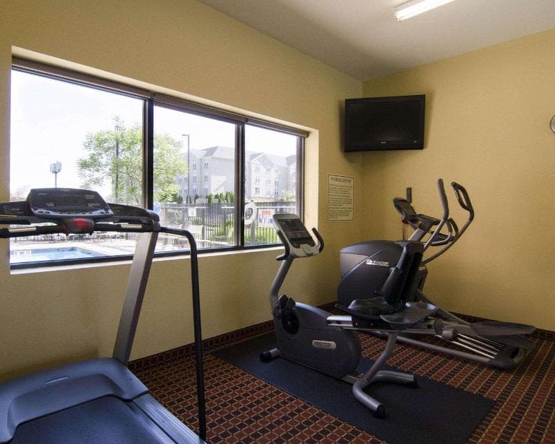 Mainstay Suites 3