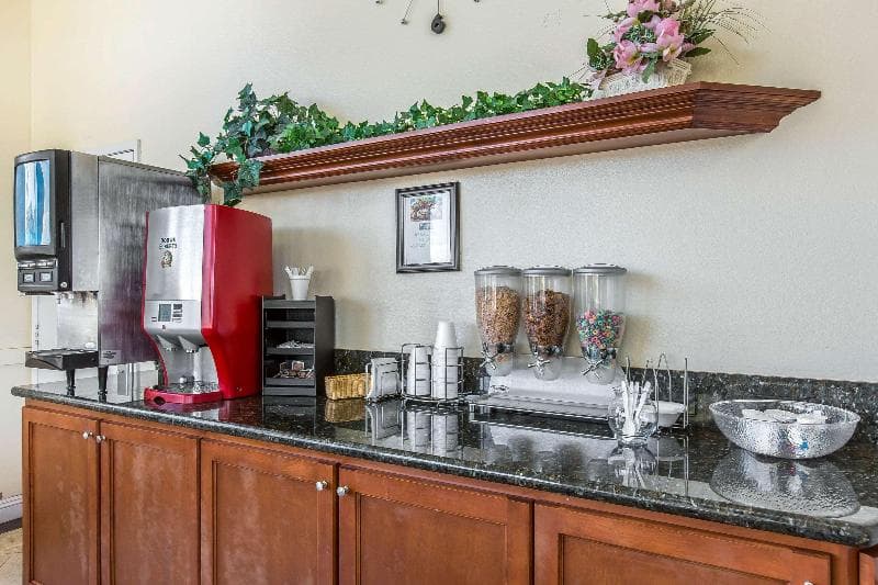 Rodeway Inn And Suites Canyon Lake 4