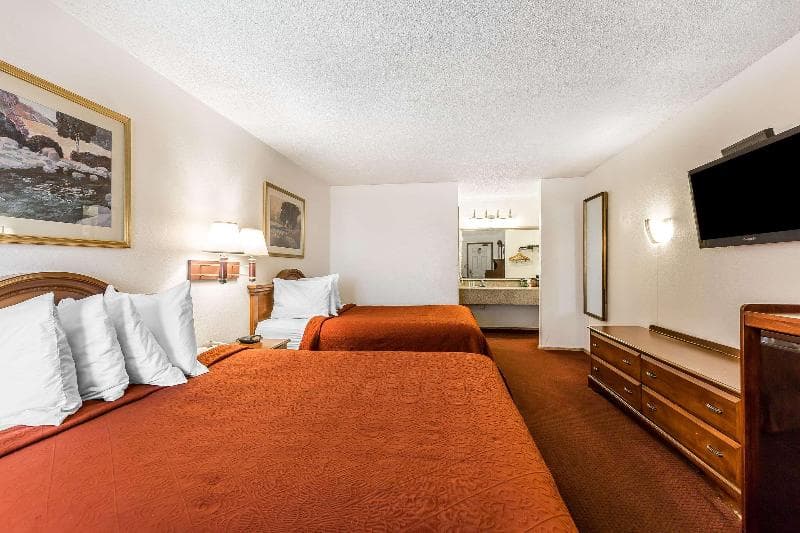 Quality Inn Near Fort Hunter Liggett 3
