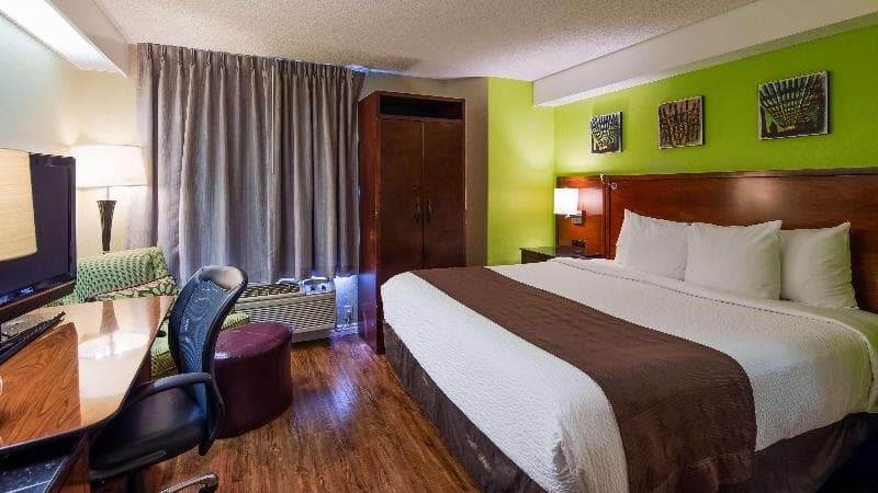 Days Inn by Wyndham Thornton 5