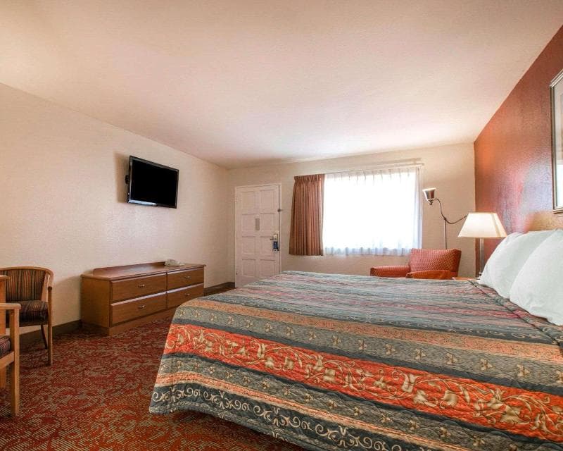 Rodeway Inn Fallbrook Downtown photo 1