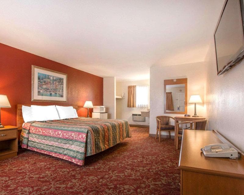 Rodeway Inn Fallbrook Downtown 2