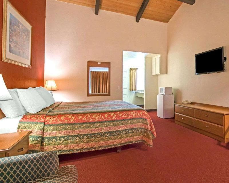 Rodeway Inn Fallbrook Downtown 4