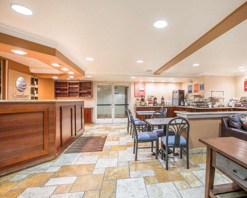 Comfort Inn & Suites 5