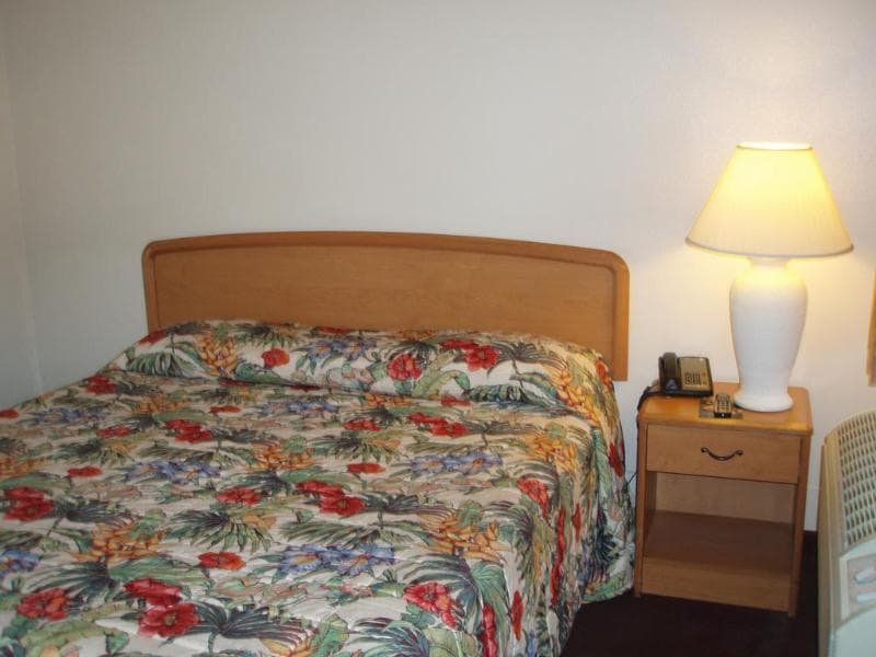 Knights Inn & Suites 2