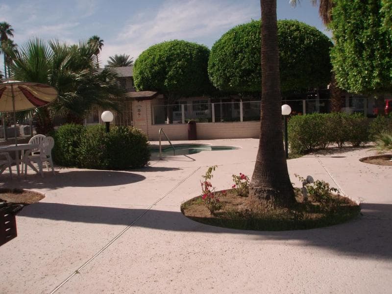 Knights Inn & Suites 3