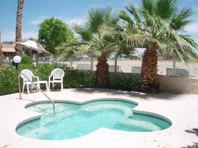 Knights Inn & Suites 4