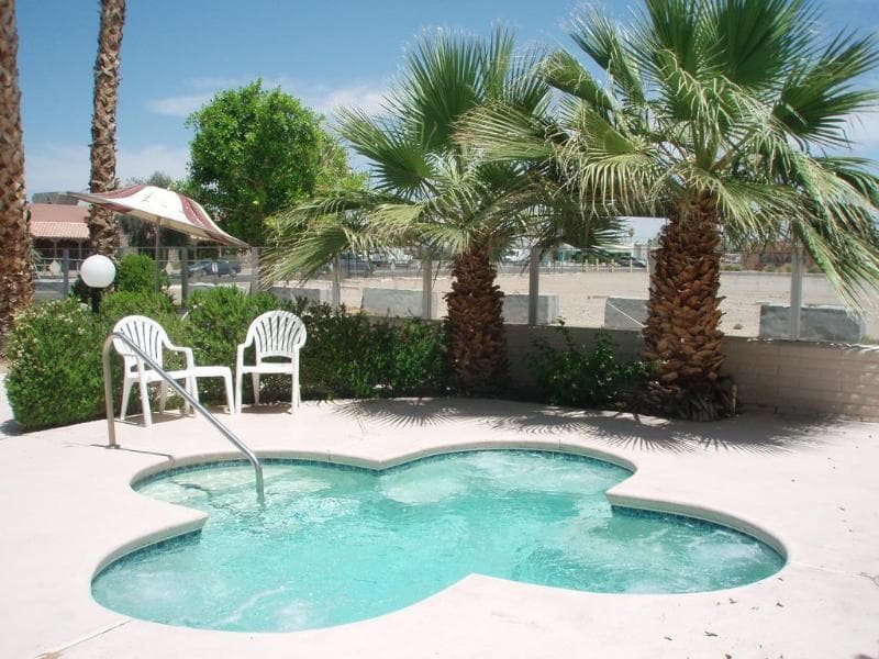 Knights Inn & Suites 5