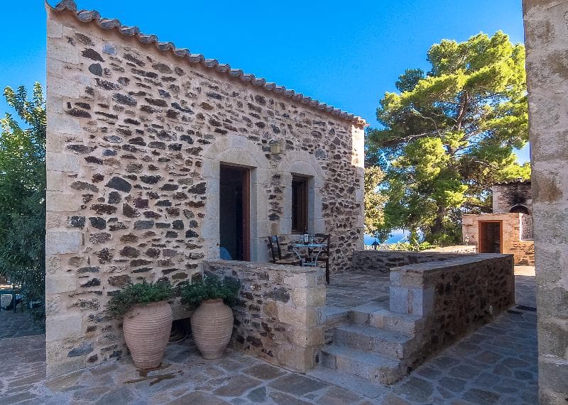 Pyrgos Petropoulaki 4