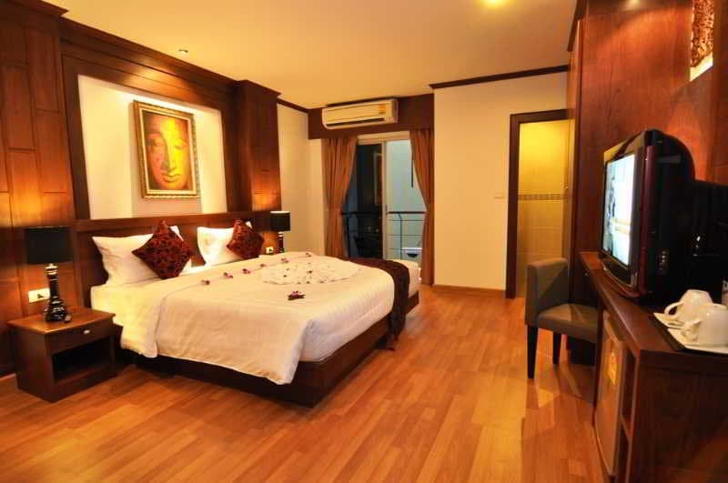 Hemingways Hotel 4
