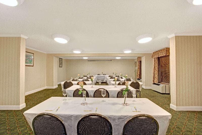 Days Inn & Suites By Wyndham Collierville Germantown Area 2