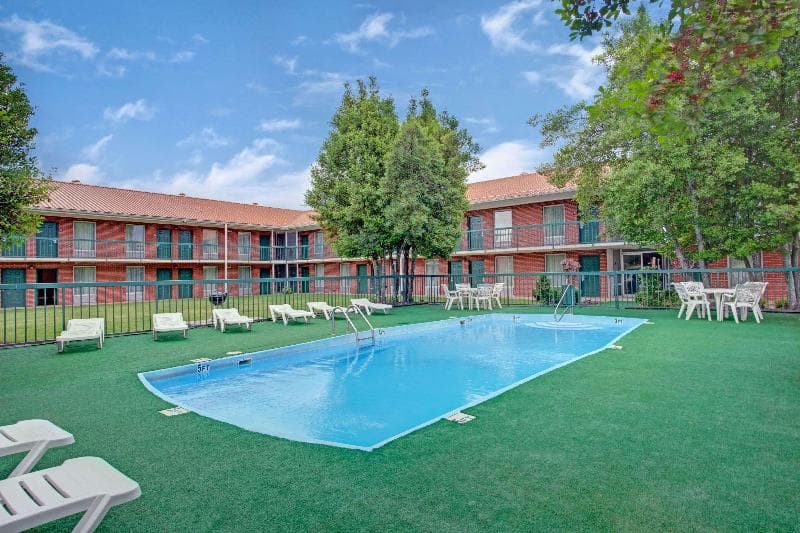 Days Inn & Suites By Wyndham Collierville Germantown Area 5