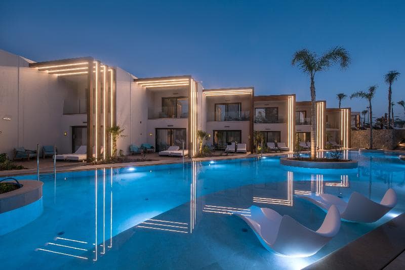Noble Hotel Suites Adults Only 2