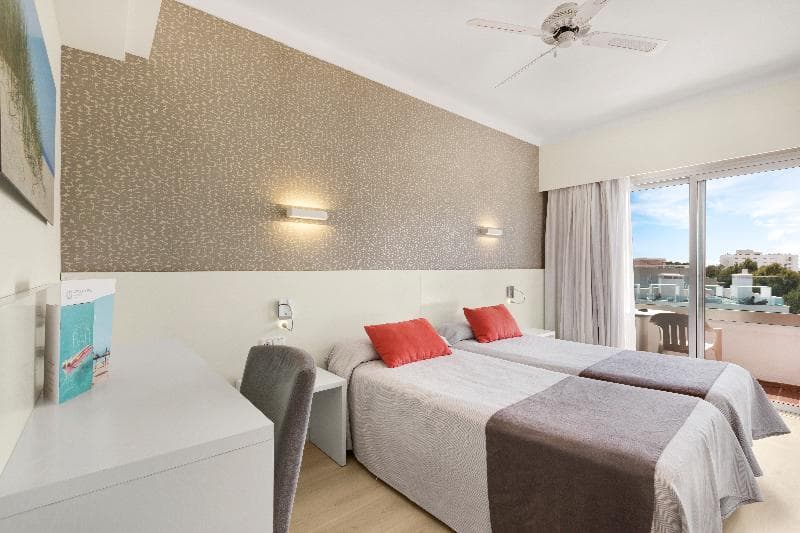 Metropolitan Playa Juka Aparthotel 5