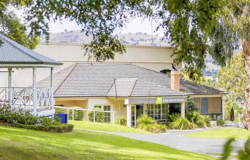 Lake Hume Resort main