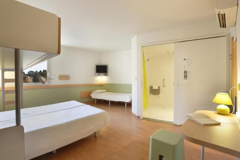 First Inn Hotel 4
