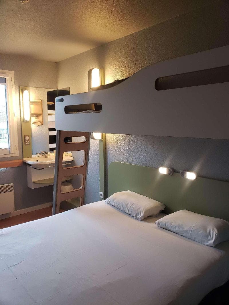 Ibis Budget Dommartin-Les-Cuiseaux 4