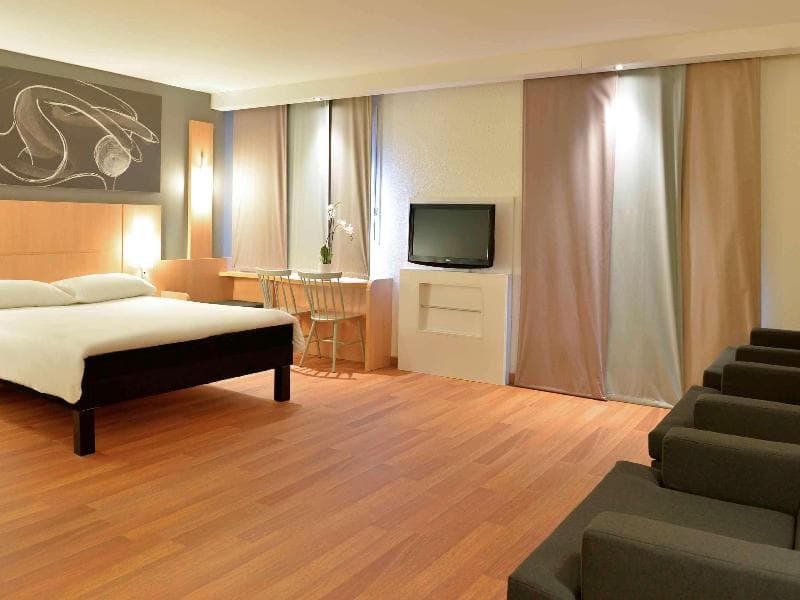 Hôtel Ibis Mâcon Sud main