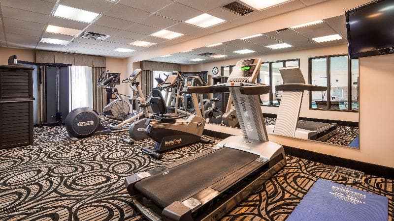 Best Western Plus Airport Inn & Suites 2