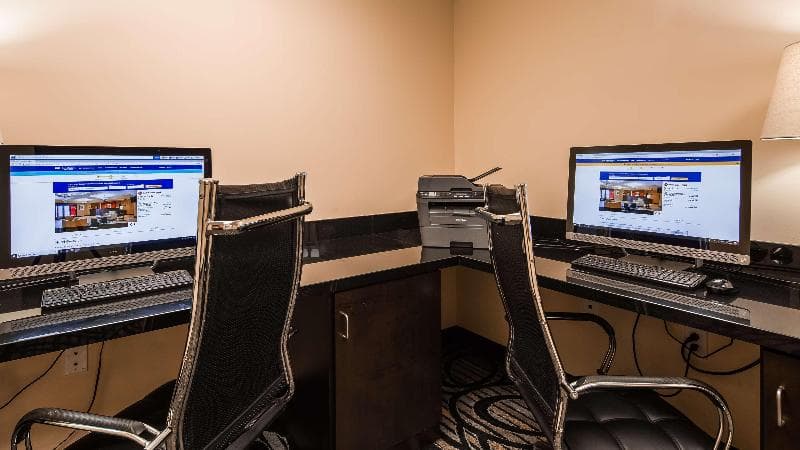 Best Western Plus Airport Inn & Suites photo 1