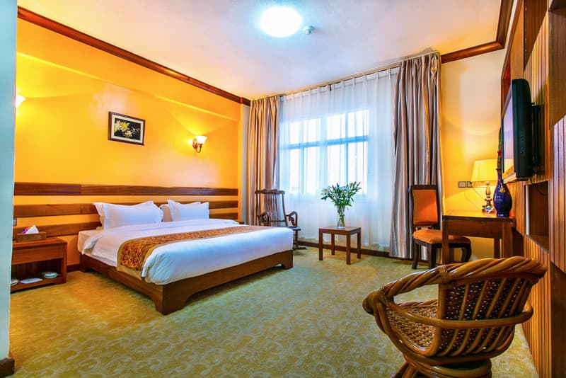 East Land Hotel 4