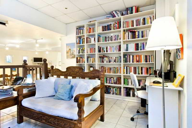 Daphne's Club Hotel Apartments 4