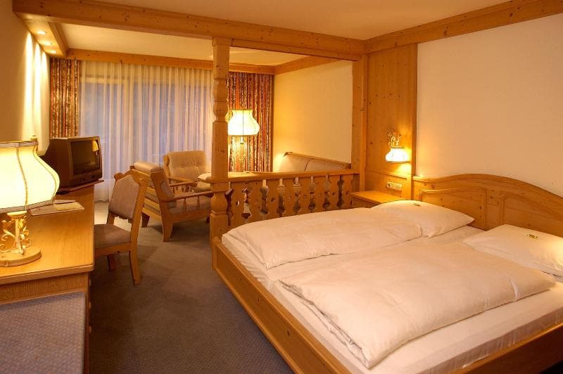 Burghotel Am Hohen Bogen 3