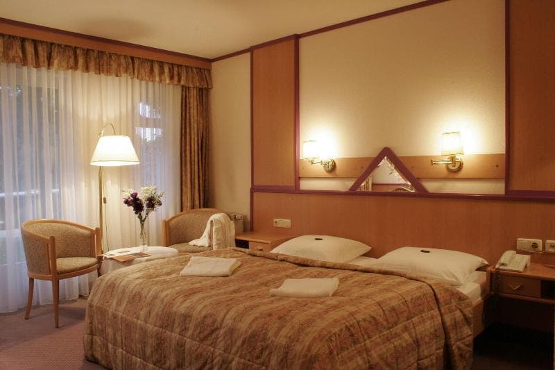 Burghotel Am Hohen Bogen 5