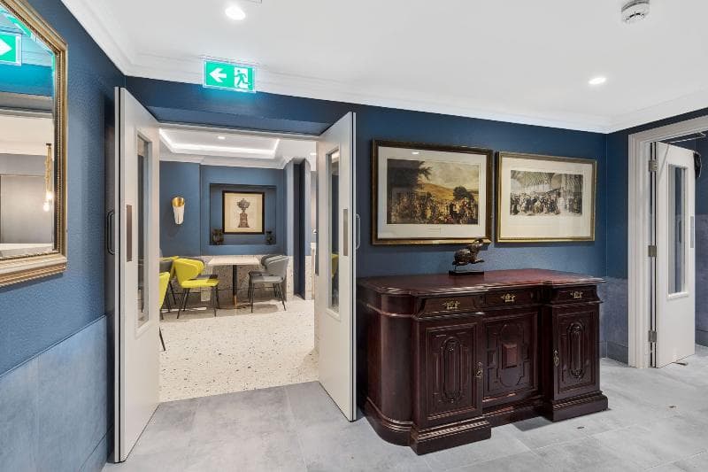 Commodore Hotel photo 1