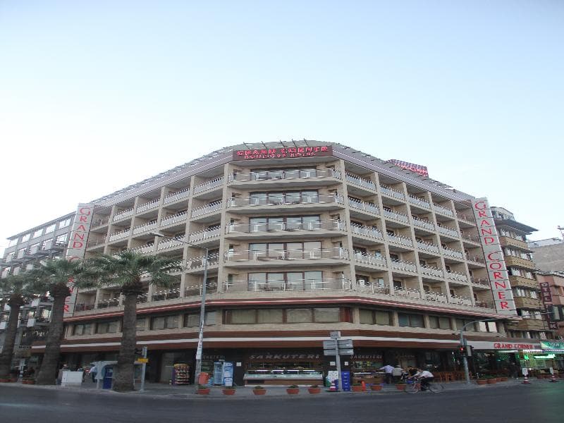 Grand Corner photo 1
