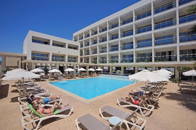 Nelia Gardens Hotel 3