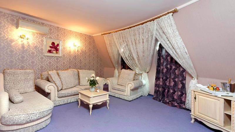 Kristel Hotel 4