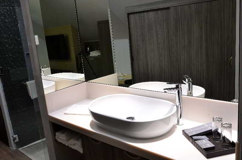 Bliss Hotel Singapore 5