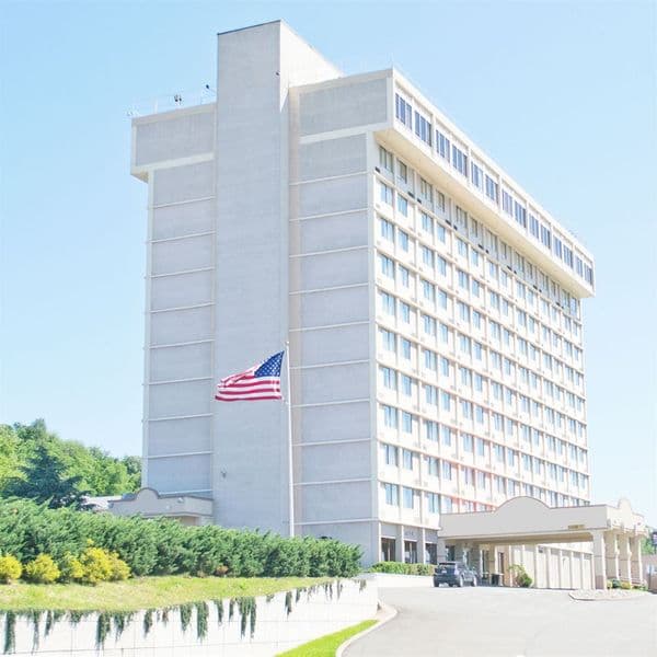 Ramada by Wyndham North Bergen photo 1