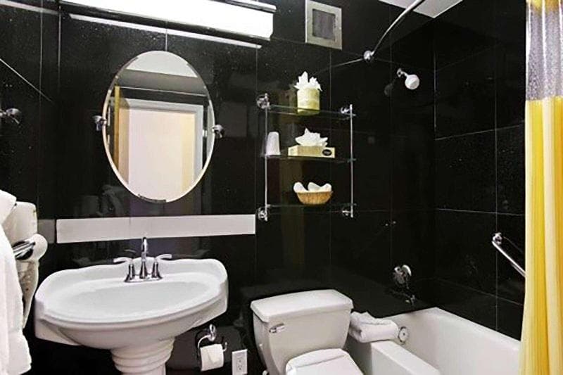 Ramada by Wyndham North Bergen 4
