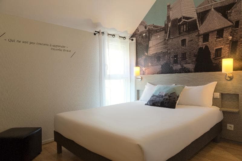 Hôtel Au Chêne Vert main