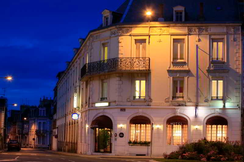 Hotel The Originals De L'univers Montluçon photo 1