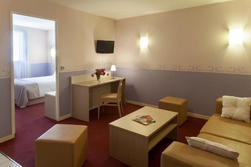 Hotel The Originals Chinon Le Lion D Or main
