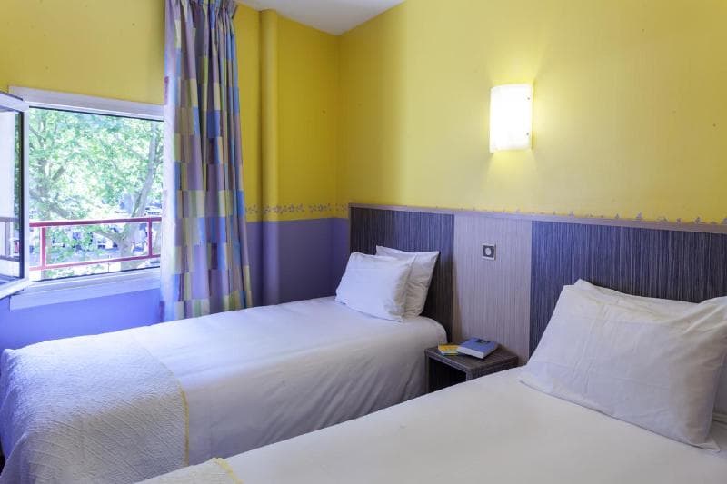 Hotel The Originals Chinon Le Lion D Or photo 1