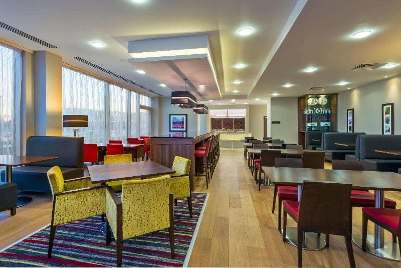 Hampton by Hilton London Luton Airport 4