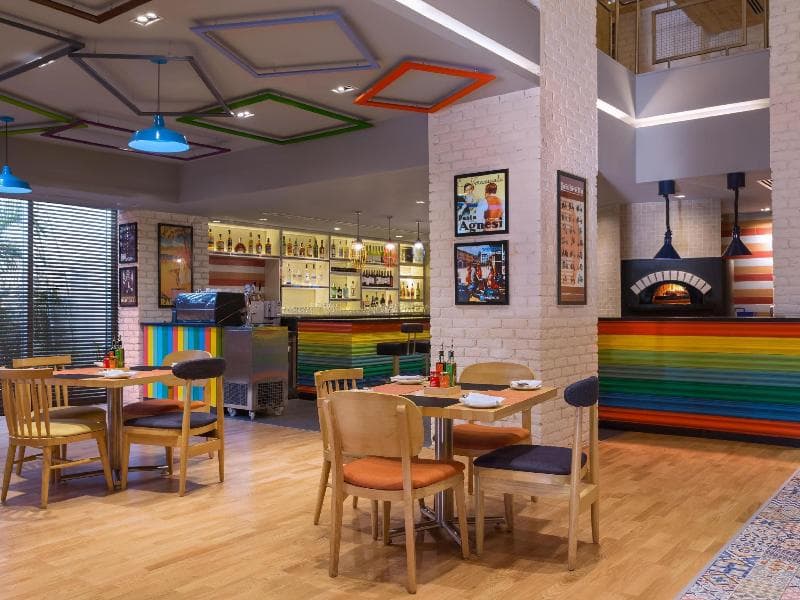 Holiday Inn New Delhi International Airport 1