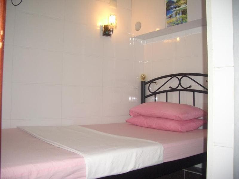 Maple Leaf Guest House 5