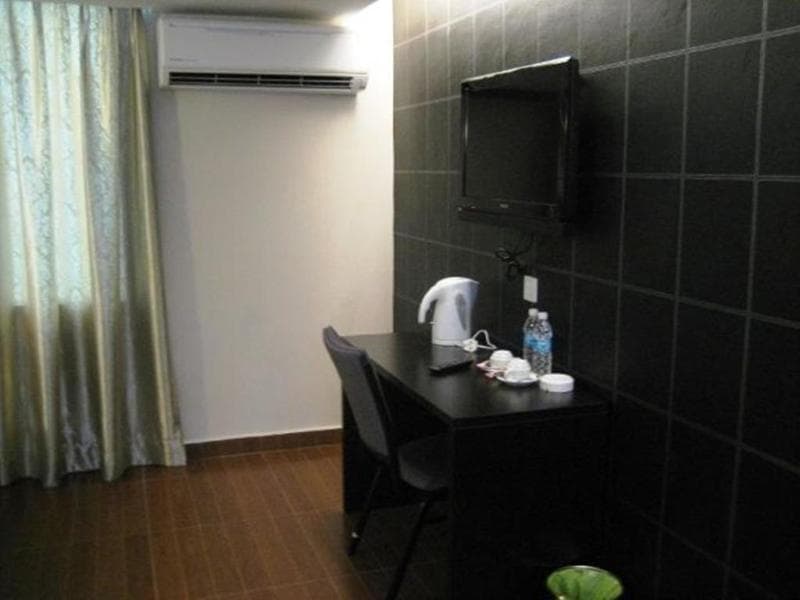 Kk Waterfront Hotel 3