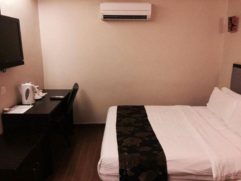 Kk Waterfront Hotel 4