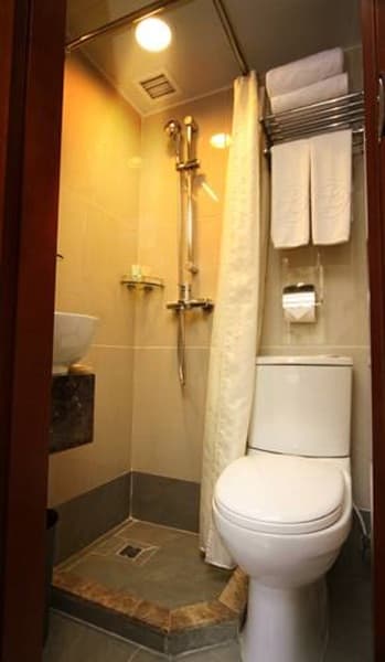 Lander Hotel Prince Edward 4