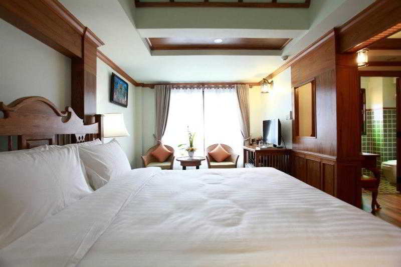 Rich Lanna House 5