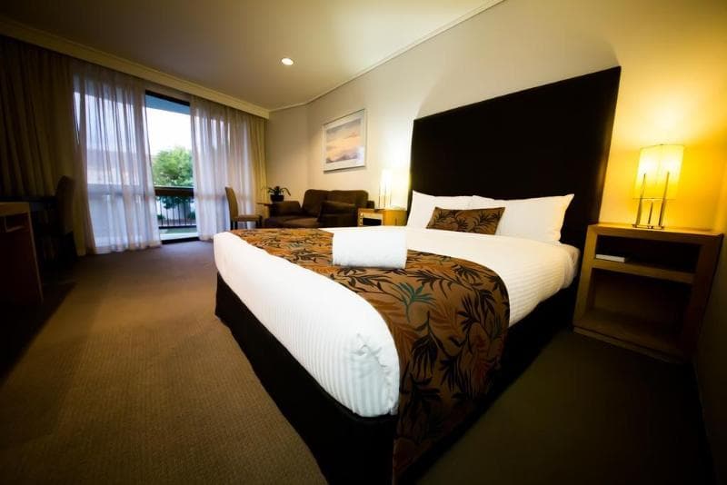 Sandown Regency 3