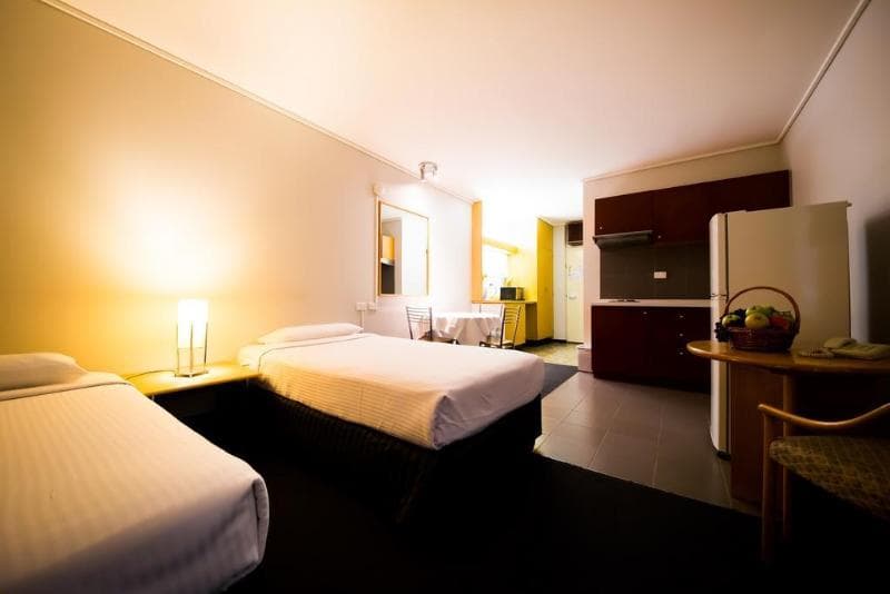Sandown Regency 5